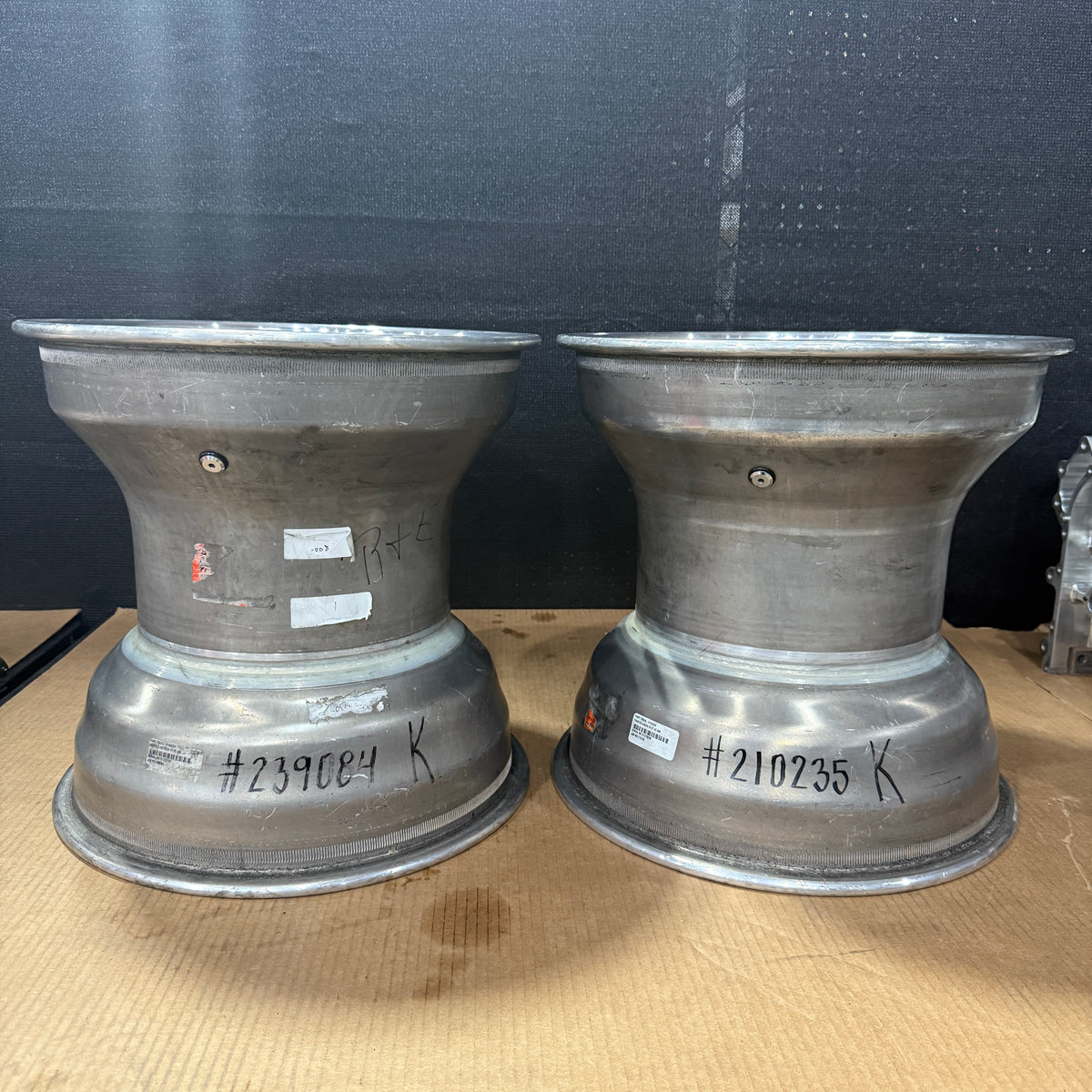 PAIR OF WELD ALUMASTAR PRO 2.0 LINER WHEELS, BLACK CENTER W/ POLISHED SHELL, 16X16, 5X5, 5&quot; BS